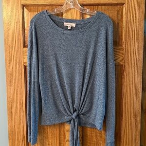 Long sleeve shirt with tie in front